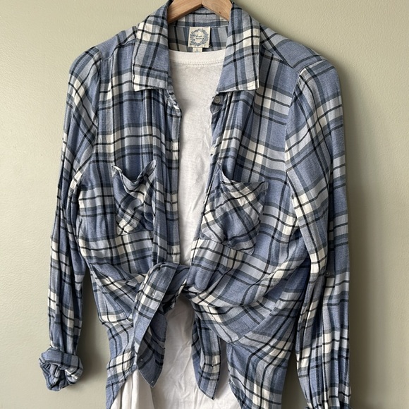 Light Blue Lightweight Flannel - Size L - Picture 2 of 9